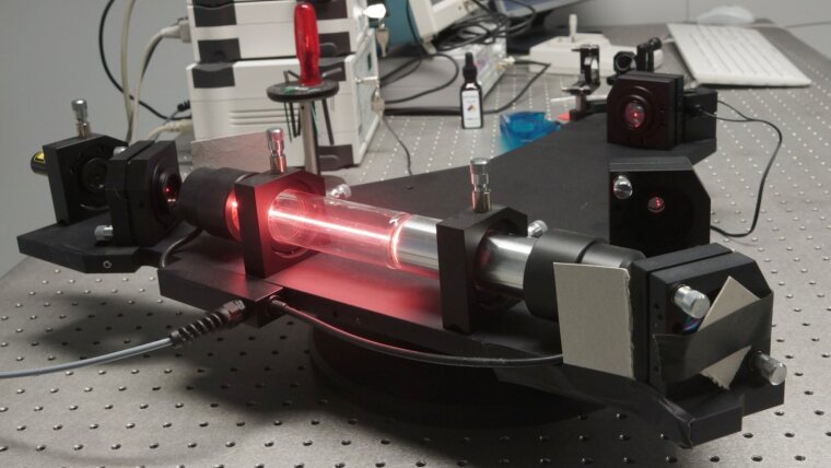 Optical gyroscope setup in the experimental optics course.